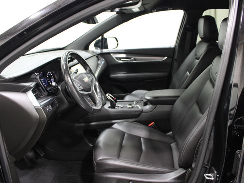 Certified 2023 Cadillac XT5 Luxury AWD/4WD image 3