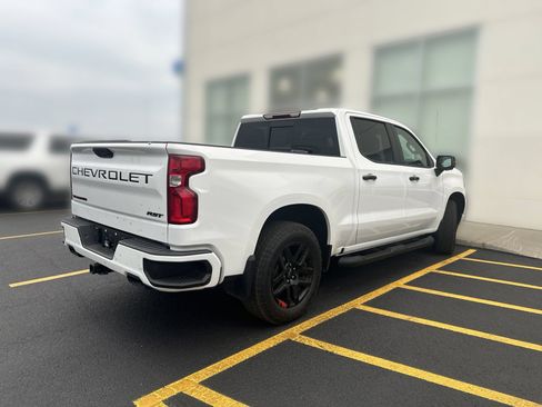 Used 2023 Chevrolet Silverado 1500 RST w/ Redline Edition AWD/4WD image 3