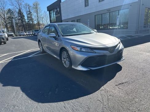Used 2019 Toyota Camry XLE w/ Navigation Package image 3