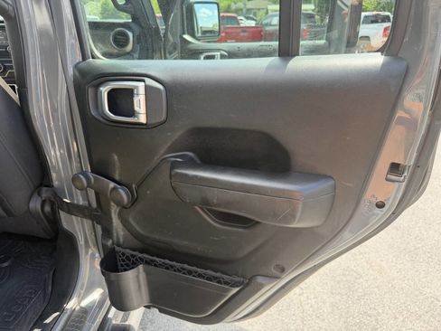 Used 2018 Jeep Wrangler Unlimited Sport AWD/4WD image 12