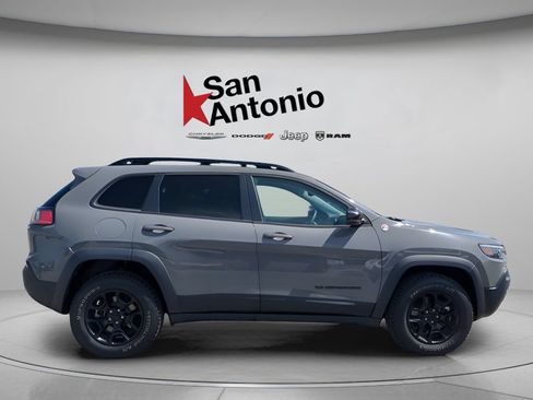 Used 2023 Jeep Cherokee Trailhawk w/ Trailer Tow Group AWD/4WD image 17