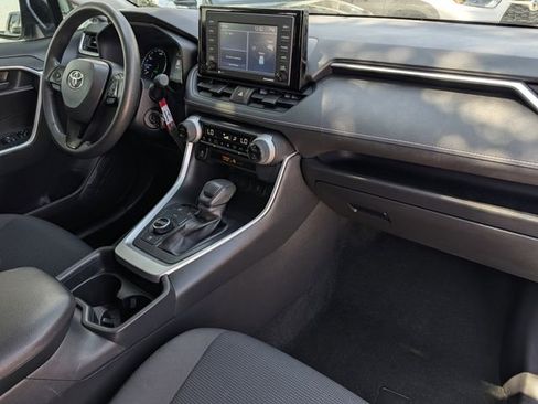 Used 2021 Toyota RAV4 LE AWD/4WD image 30
