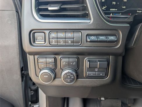 Used 2023 GMC Yukon AT4 w/ Technology Package AWD/4WD image 29