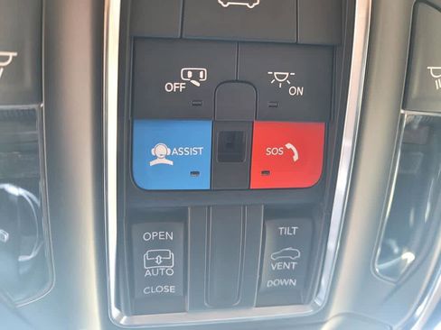 New 2025 Jeep Grand Cherokee Altitude image 20