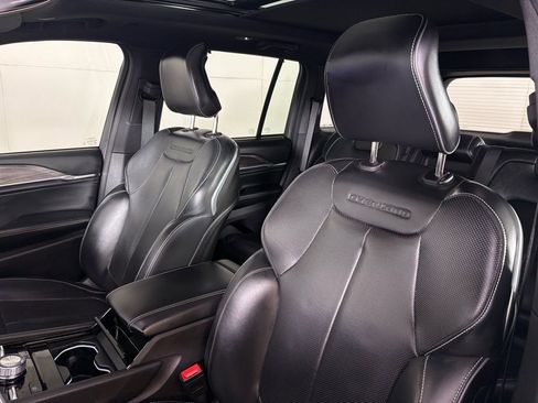 Used 2022 Jeep Grand Cherokee Overland w/ Luxury Tech Group IV image 19