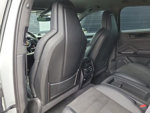 Certified 2024 Porsche Cayenne Turbo GT AWD/4WD image 21