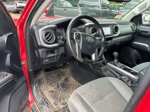 Used 2016 Toyota Tacoma SR5 w/ SR5 Appearance Package (SN) AWD/4WD image 2