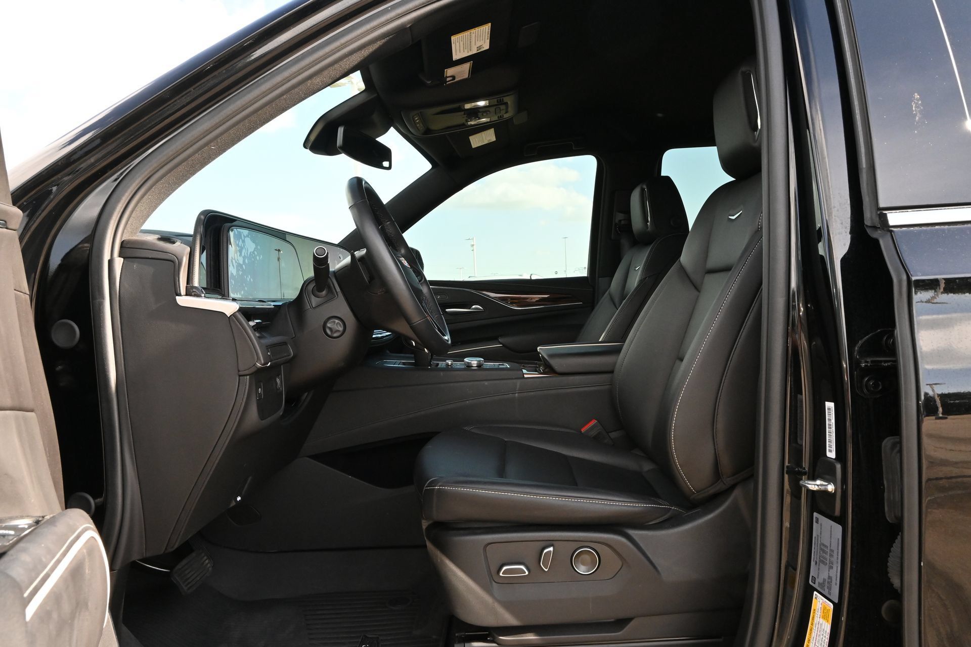 Used 2024 Cadillac Escalade Luxury RWD image 19