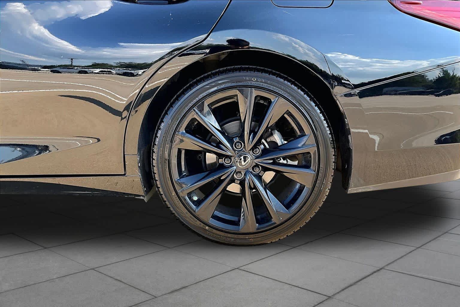 Used 2024 Lexus ES 350 F Sport w/ Accessory Package (Z2) FWD image 10