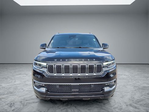 Used 2023 Jeep Wagoneer 4WD w/ Premium Group I image 2