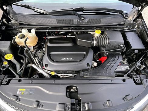 Used 2017 Chrysler Pacifica Touring-L image 10