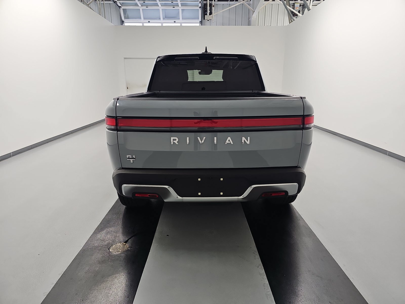 Used 2024 Rivian R1T Adventure Dual AWD/4WD image 4