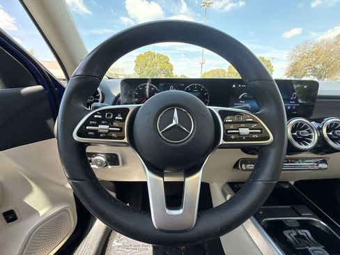 Used 2022 Mercedes-Benz GLB 250 4MATIC image 15