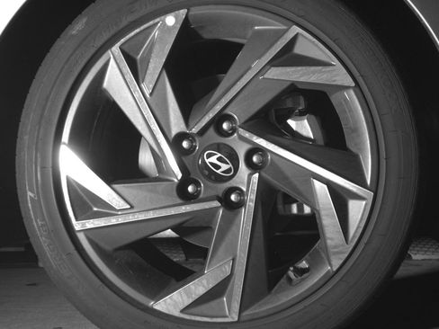 Used 2025 Hyundai Elantra Limited FWD image 13