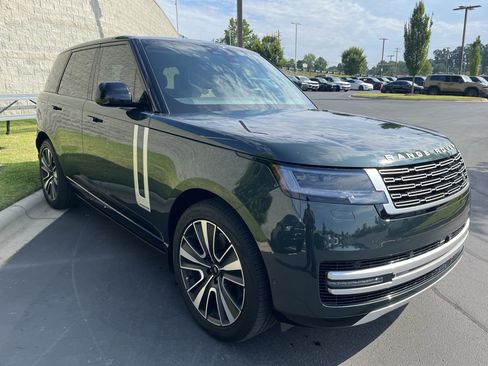 Used 2025 Land Rover Range Rover Autobiography AWD/4WD image 9