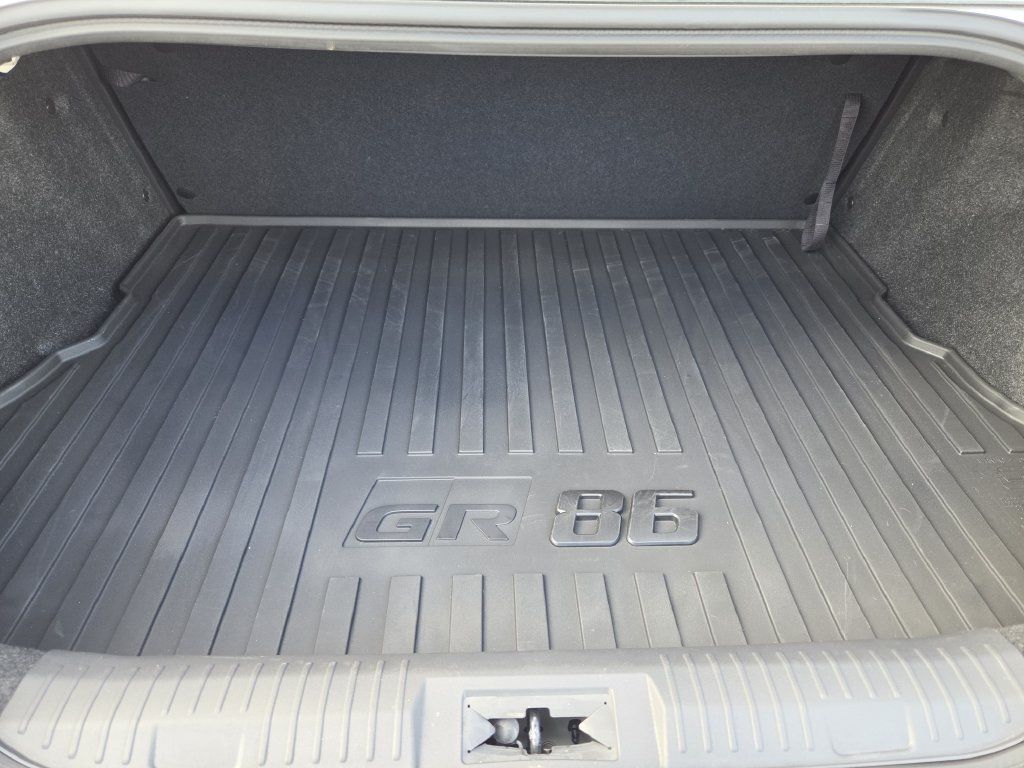 Used 2025 Toyota GR86 Premium w/ ALL Weather Mat Package (TMS) RWD image 28