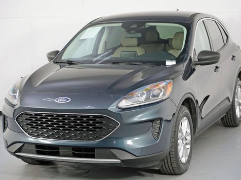 Used 2022 Ford Escape SE w/ Cold Weather Package image 41