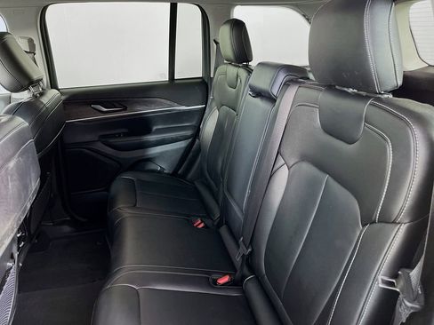 Used 2023 Jeep Grand Cherokee Limited w/ Black Appearance Package AWD/4WD image 31