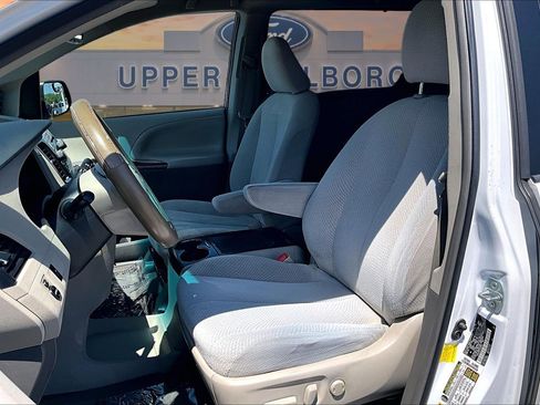 Used 2012 Toyota Sienna LE w/ Towing Pkg AWD/4WD image 25