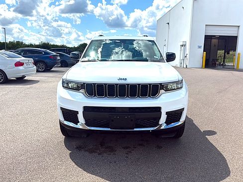 Used 2023 Jeep Grand Cherokee L Laredo AWD/4WD image 2