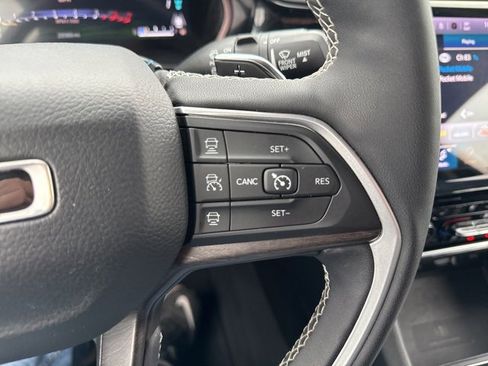 Used 2023 Jeep Grand Cherokee 30th Anniversary image 40