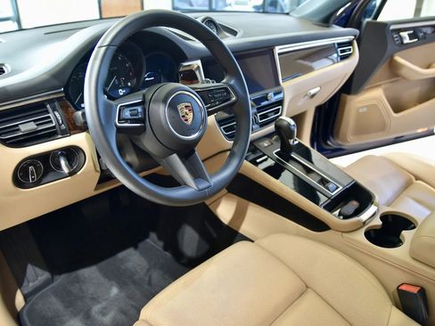 Used 2023 Porsche Macan Base image 12