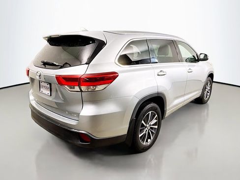 Used 2017 Toyota Highlander XLE image 26