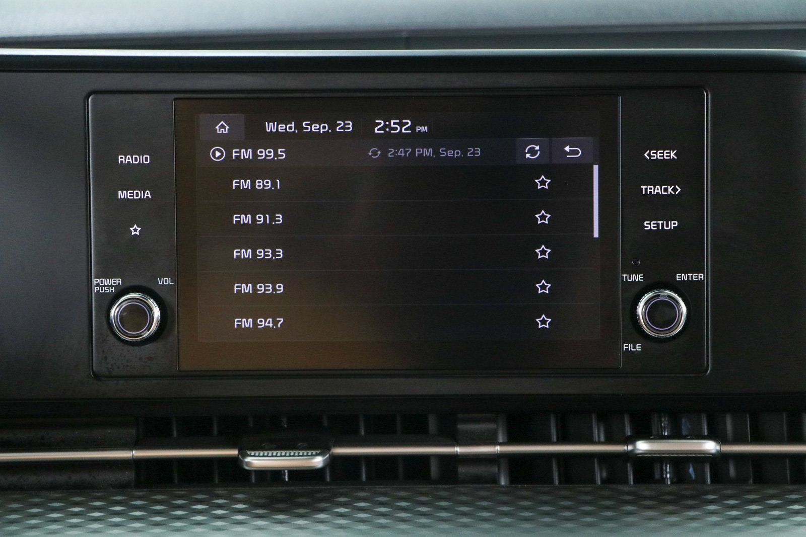 Used 2024 Kia Carnival LX FWD image 18