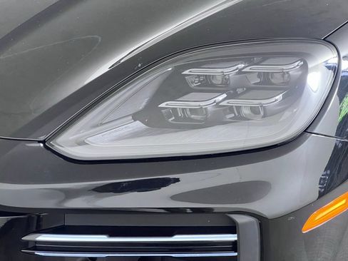 Certified 2025 Porsche Cayenne Turbo AWD/4WD image 15