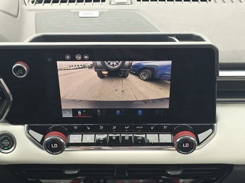 Used 2024 GMC Canyon AT4X image 31