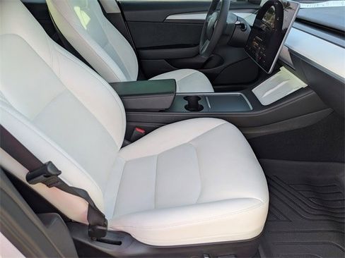 Used 2022 Tesla Model 3 Performance image 12