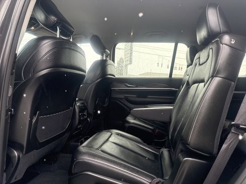 Used 2023 Jeep Grand Cherokee L Limited image 22