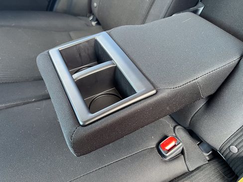 Used 2018 Toyota RAV4 LE AWD/4WD image 21