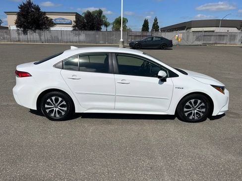 Used 2020 Toyota Corolla LE w/ Carpet Mat Package (TMS) FWD image 3