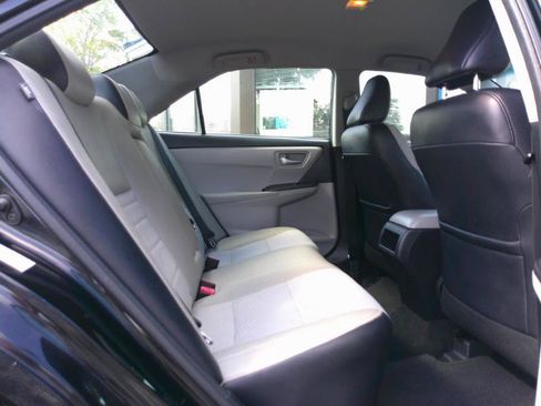 Used 2017 Toyota Camry SE FWD image 19