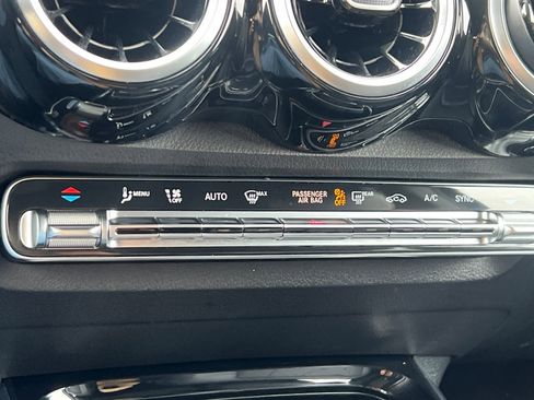 Used 2020 Mercedes-Benz GLB 250 4MATIC image 21