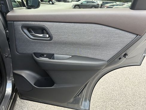 Used 2023 Nissan Rogue SV AWD/4WD image 19