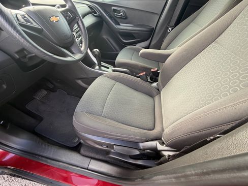 Used 2021 Chevrolet Trax LS w/ Tint and Cruise Package image 19