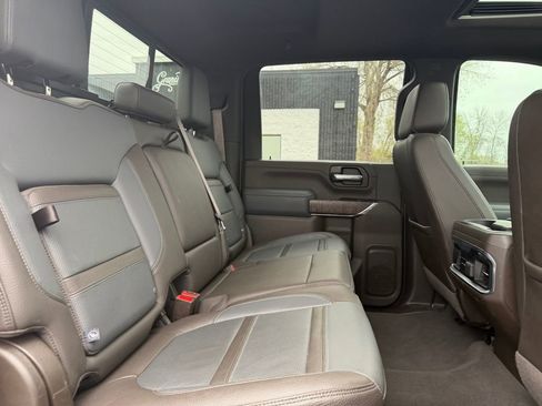 Used 2022 GMC Sierra 2500 Denali w/ Denali Black Diamond Edition AWD/4WD image 27