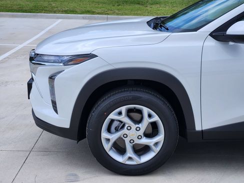 New 2026 Chevrolet Trax LS w/ LS Convenience Package FWD image 10