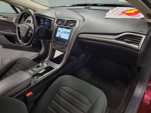 Used 2018 Ford Fusion SE w/ Fusion SE Technology Package image 22