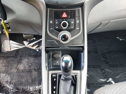 Used 2016 Hyundai Elantra SE FWD image 24