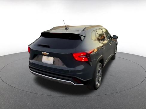 Used 2025 Chevrolet Trax LT w/ LT Convenience Package image 14