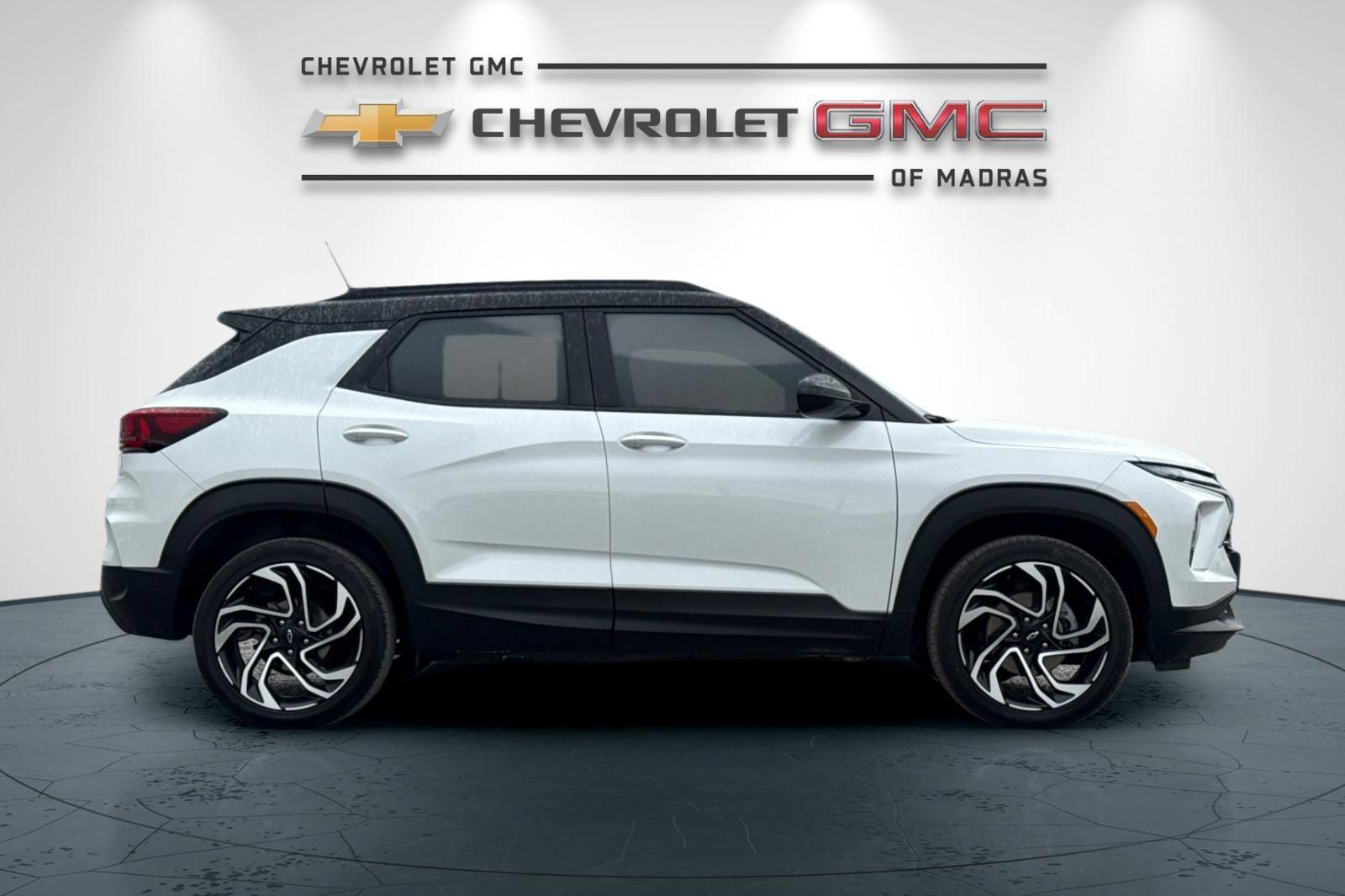 Used 2026 Chevrolet TrailBlazer RS w/ Convenience Package AWD/4WD image 2