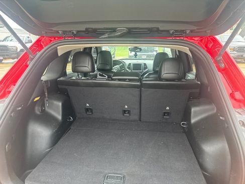 Used 2019 Jeep Cherokee Trailhawk AWD/4WD image 13
