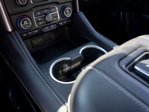 Used 2023 Chevrolet Suburban Premier image 27