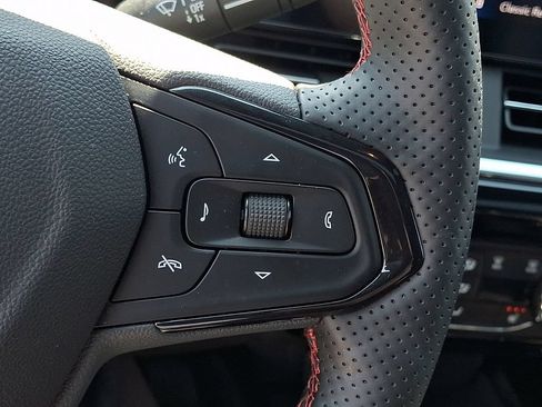 Used 2026 Chevrolet Trax RS w/ Sunroof Package FWD image 22