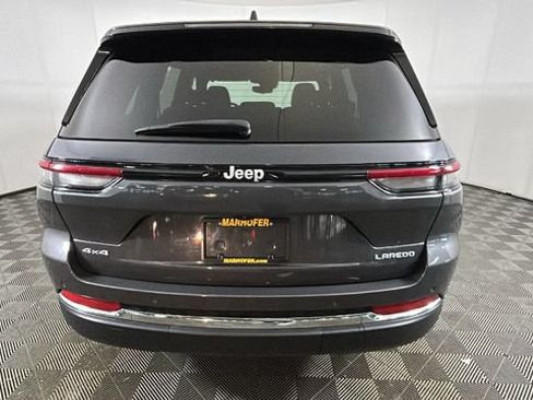 Used 2024 Jeep Grand Cherokee Laredo AWD/4WD image 3