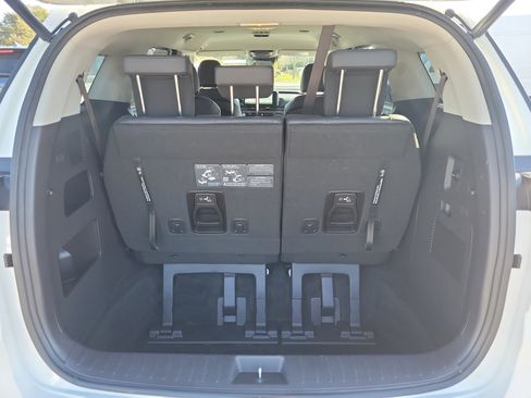 Certified 2024 Kia Carnival EX image 14