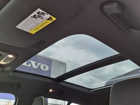 Used 2022 Volvo XC40 T5 R-Design w/ Advanced Package image 23